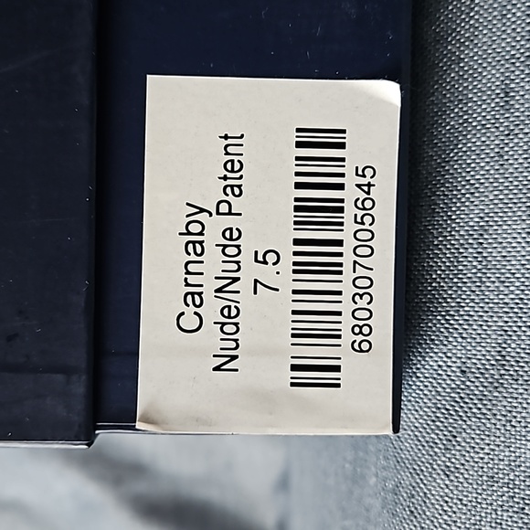 Nude leather round toe kitten heels size 7.5 - Picture 5 of 10